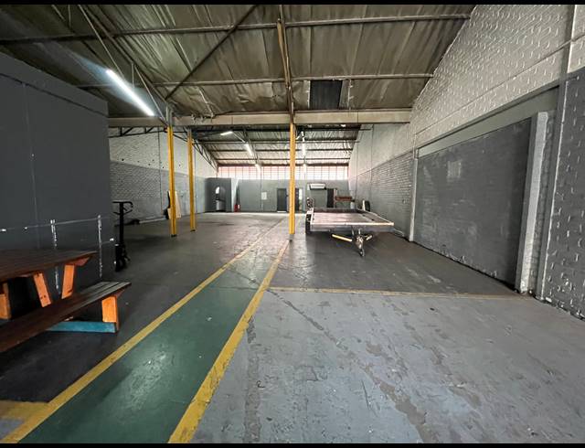 301M² WAREHOUSE FOR SALE IN ISANDO